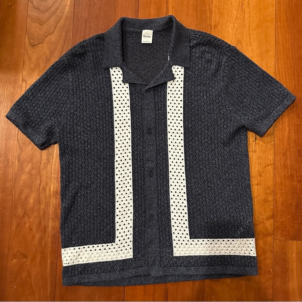 Hollister Grey  and White Casual Button Down Shirt